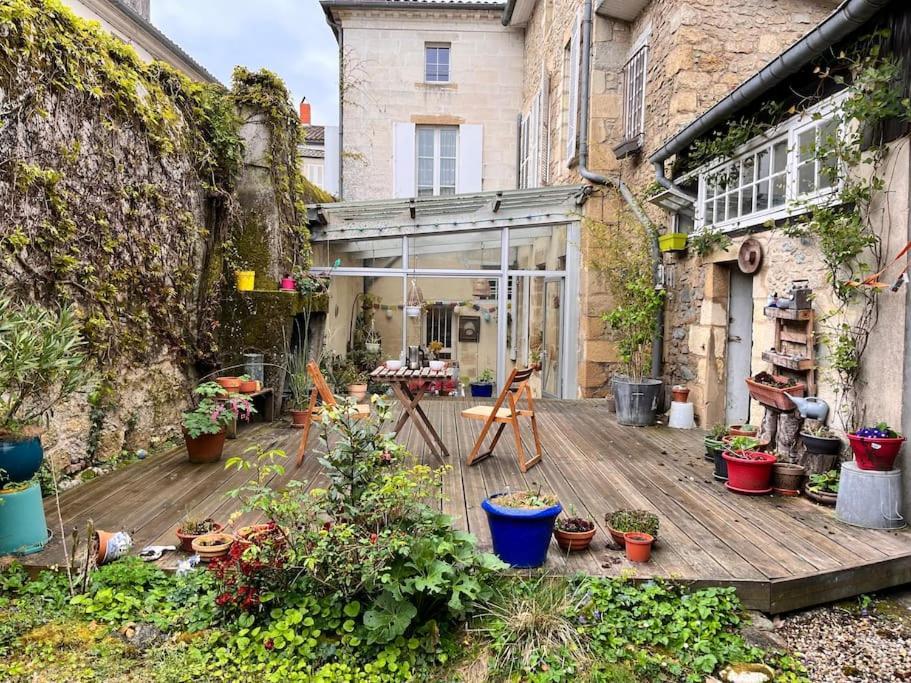 Grande Chambre Chez L'Artiste-Peintre La Réole Exterior photo