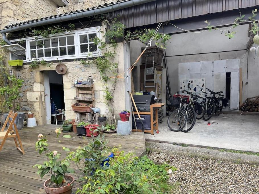 Grande Chambre Chez L'Artiste-Peintre La Réole Exterior photo