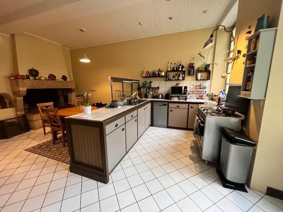 Grande Chambre Chez L'Artiste-Peintre La Réole Exterior photo