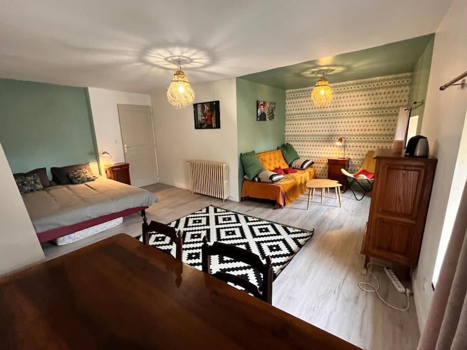 Grande Chambre Chez L'Artiste-Peintre La Réole Exterior photo